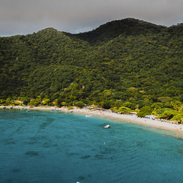 playa-cristal-tayrona-national-park-colombia-hidden-beach.jpg-7 playa cristal santa marta